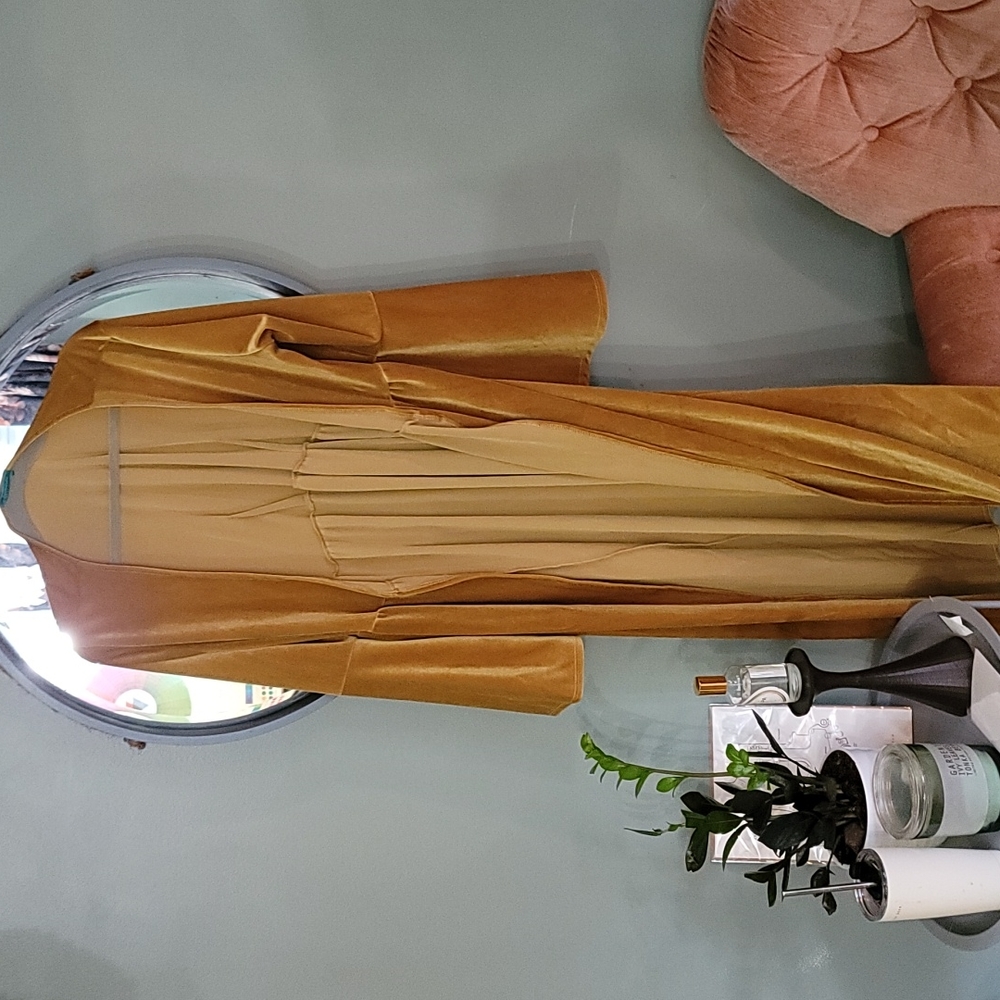 Gold vevet bell sleeve duster
